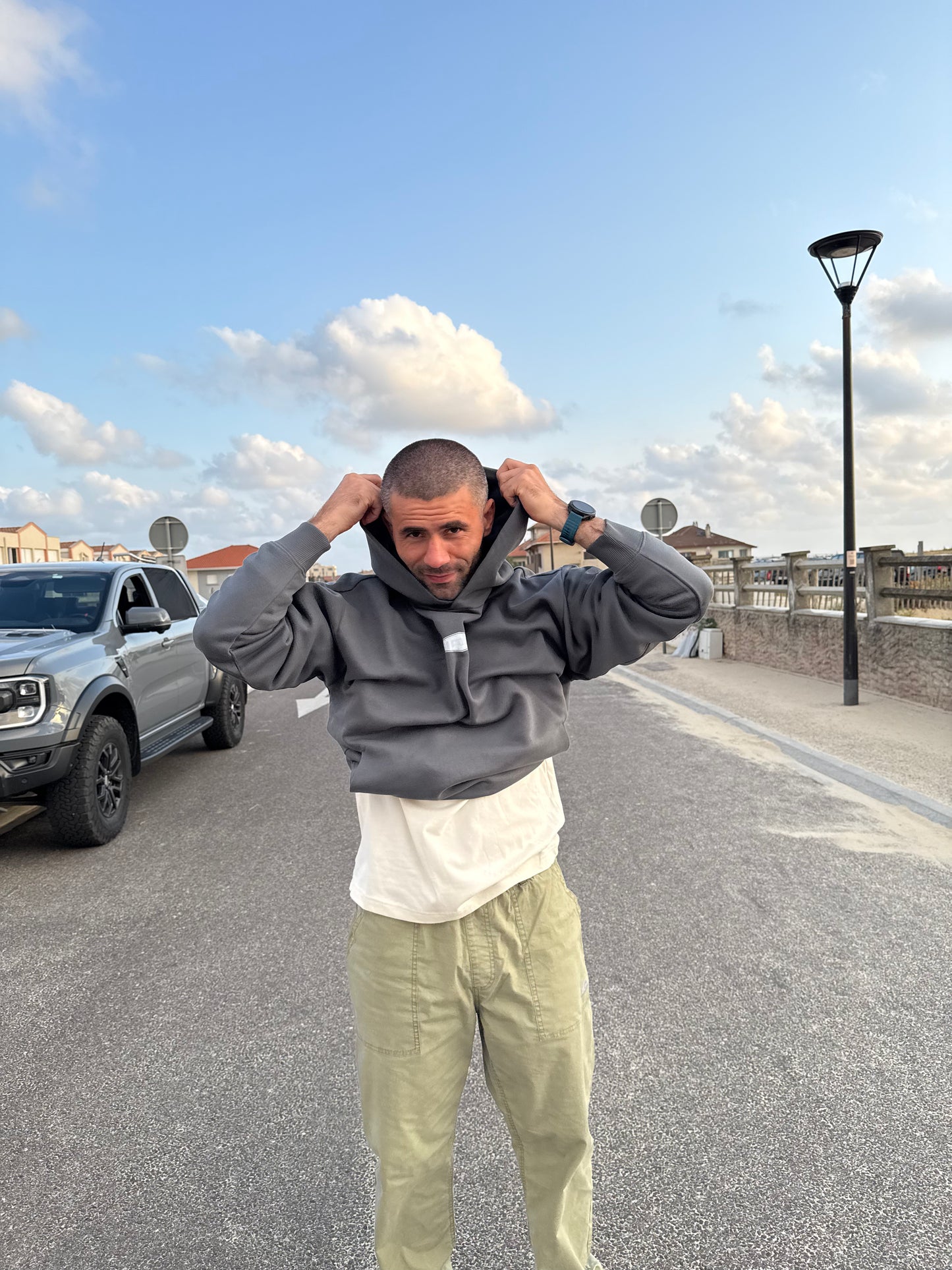 Sweat à capuche gris "Signature"