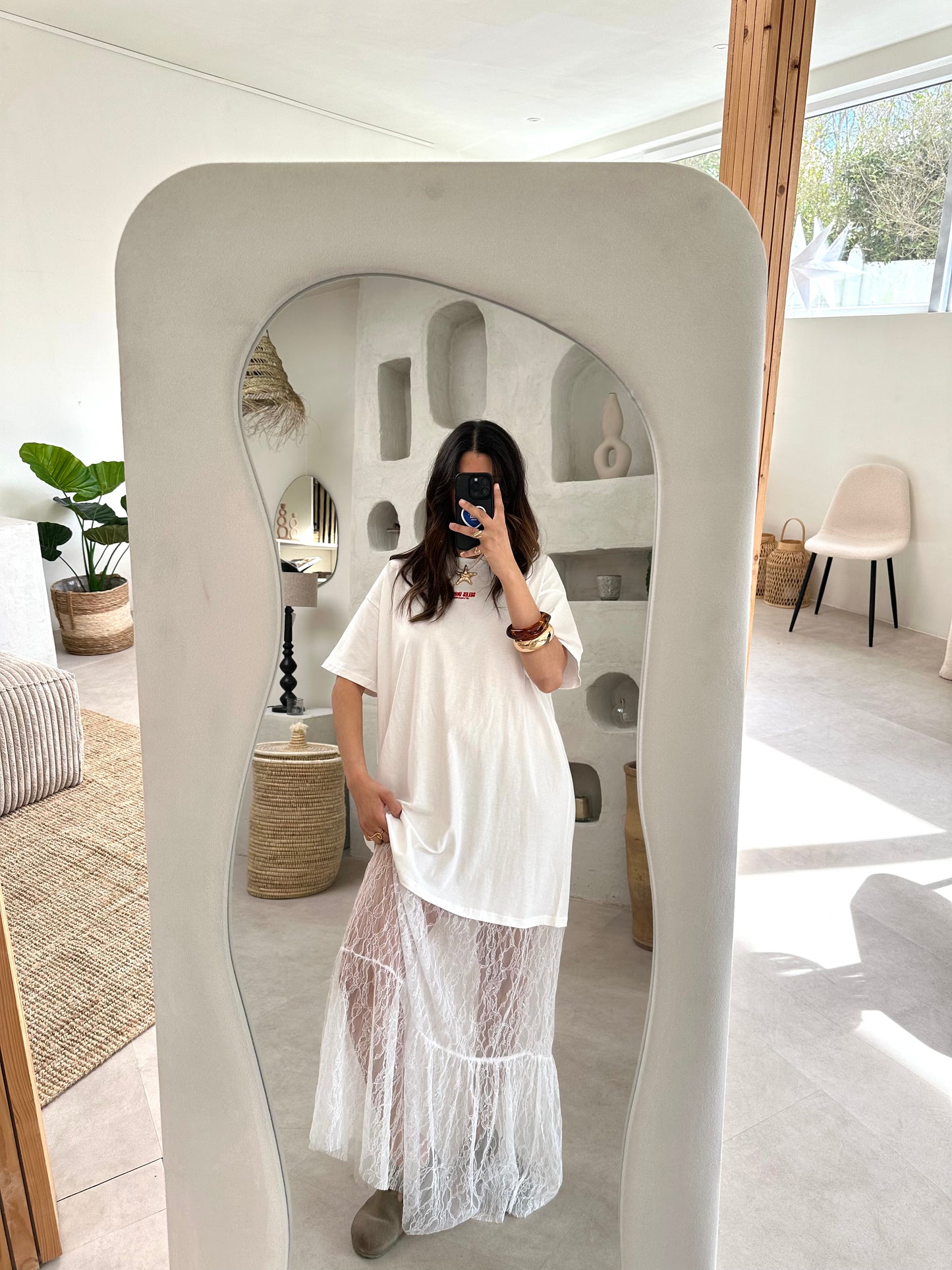 T-shirt robe à dentelle blanche