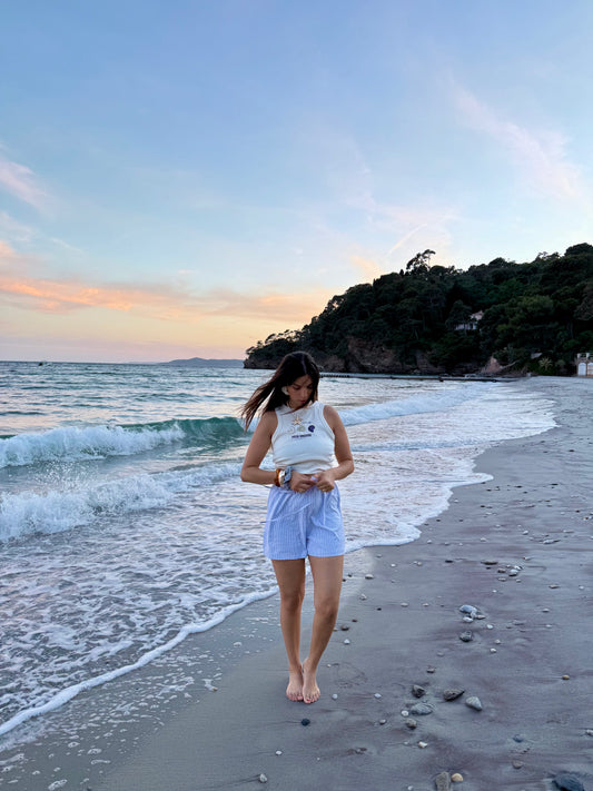 Short fluide rayé bleu et blanc brodé