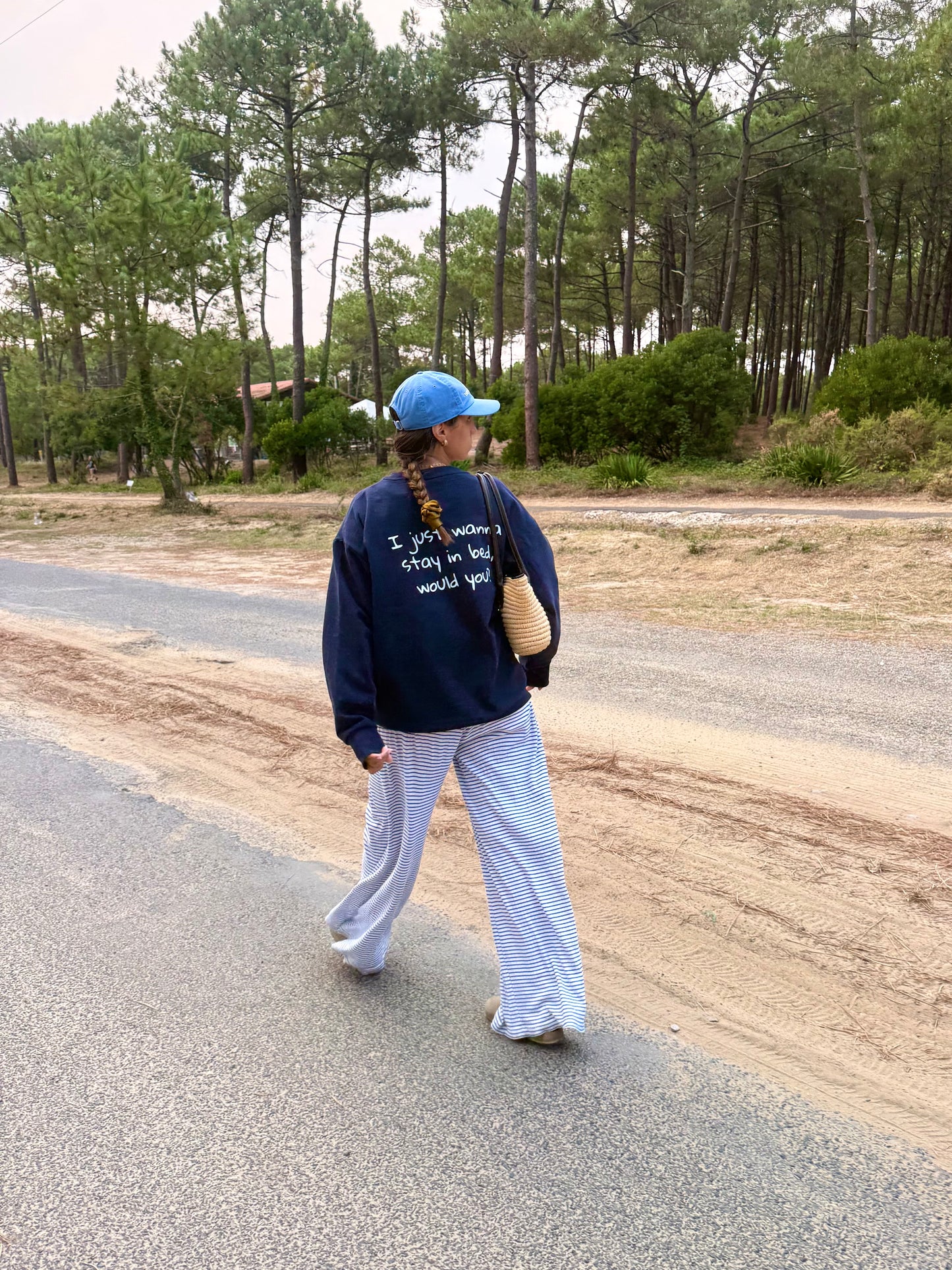 Sweat bleu marine "Stay in bed"
